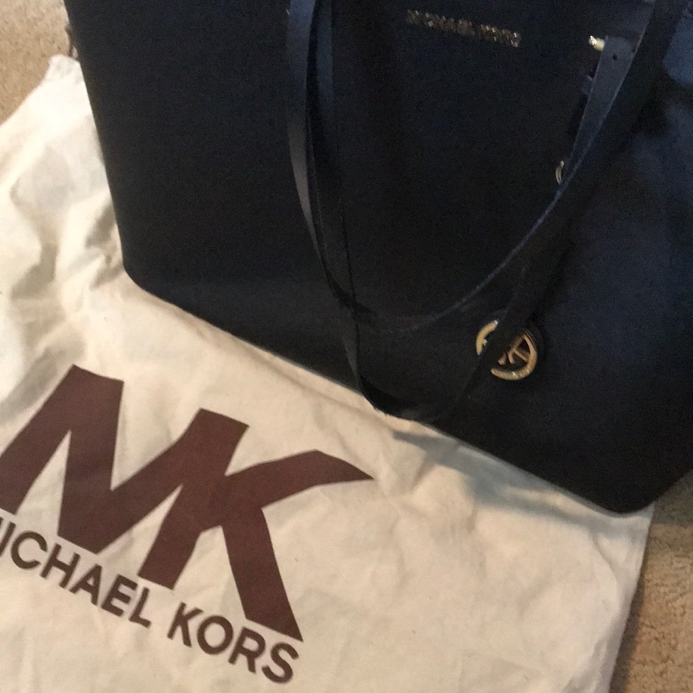 Michael Kors Jet Set Travel Tote w/ Laptop Sleeve - Picture 8 of 8